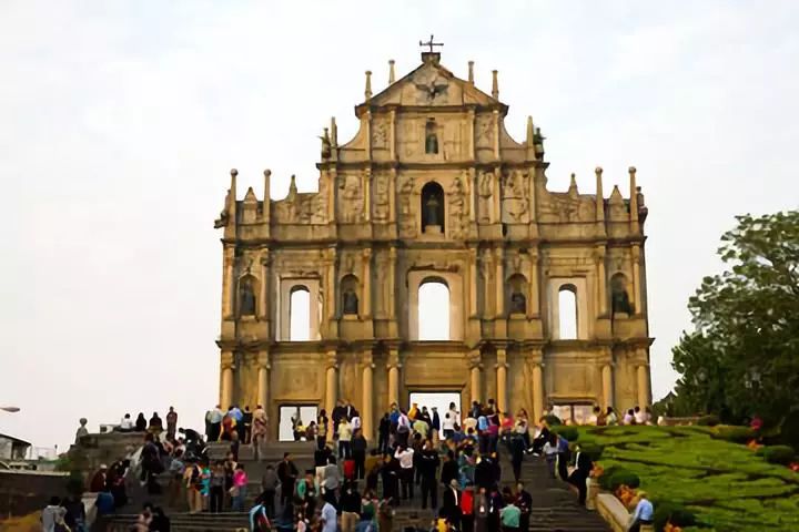 澳門(mén)大三巴之行，如何輕松坐車(chē)前往，澳門(mén)大三巴之行，輕松坐車(chē)前往攻略